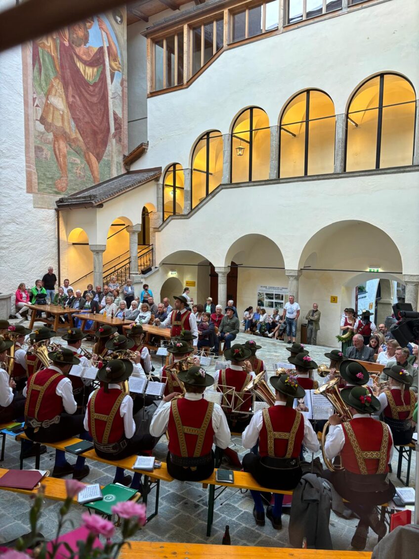 Platzkonzert in der Burg 5.7.2024